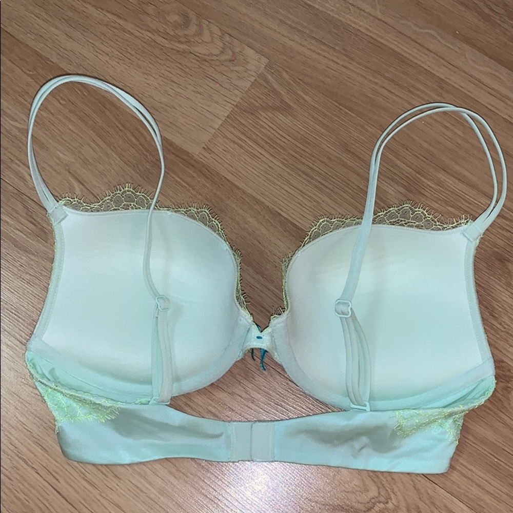 Victoria’s Secret Very Sexy Push Up Bra 34C - Picture 3 of 4